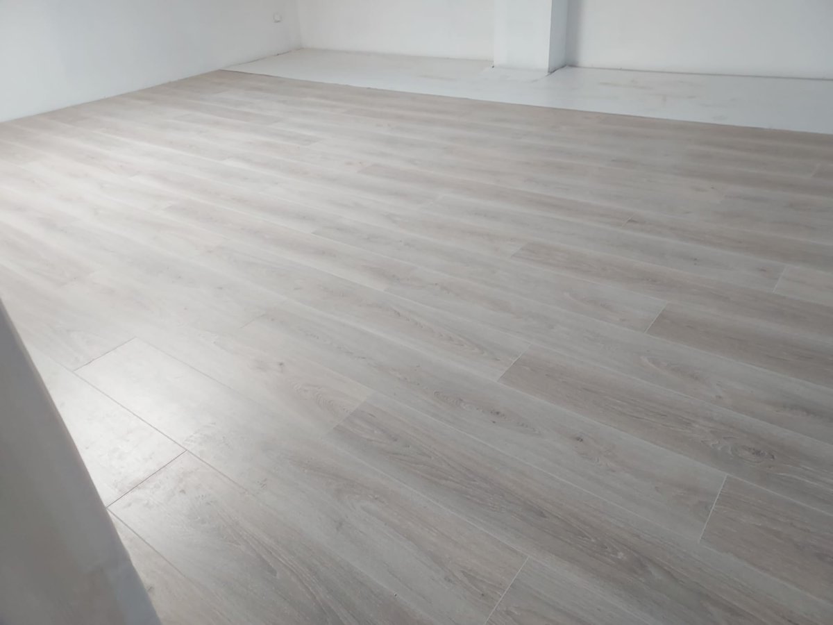 DURA Menuiserie Pays de GEx Haute Savoie Intérieure parquet pose stratifié contre collé massif